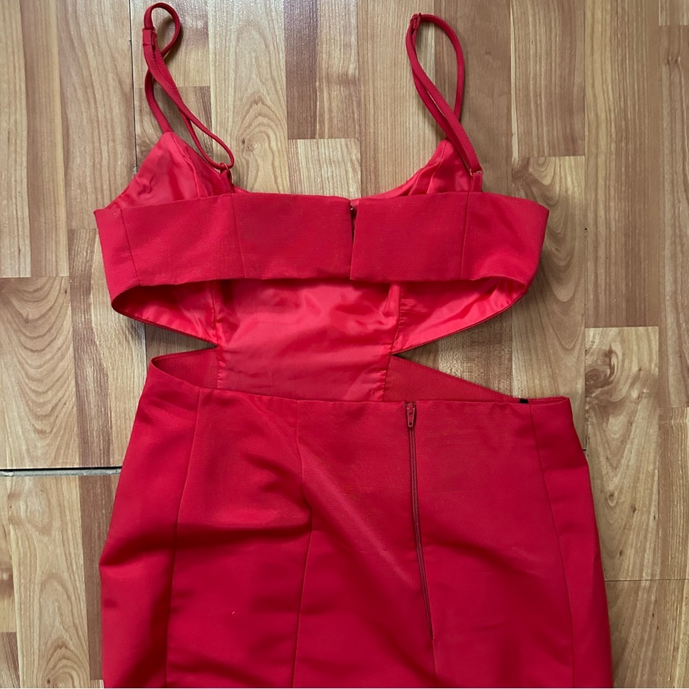 Red Dress - Picture 3 of 4